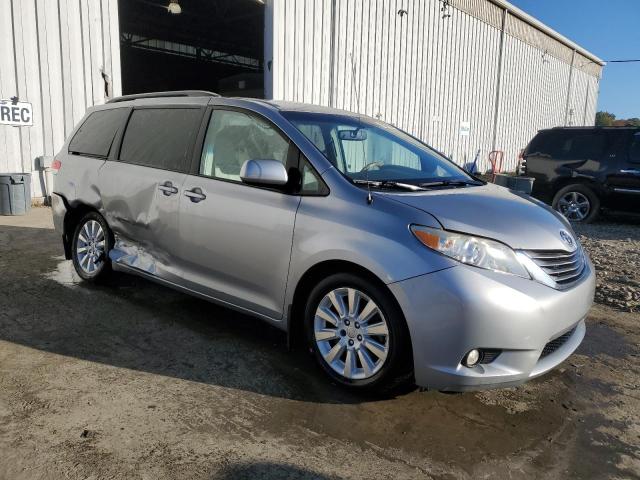 Photo 3 VIN: 5TDDK3DC4DS058682 - TOYOTA SIENNA XLE 