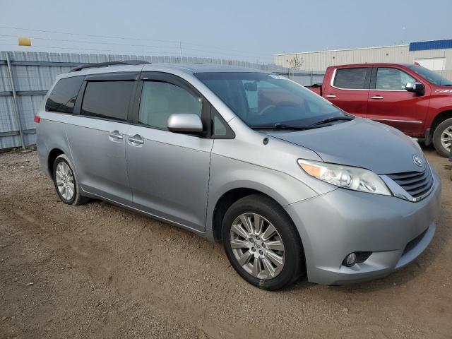 Photo 3 VIN: 5TDDK3DC4DS063817 - TOYOTA SIENNA XLE 