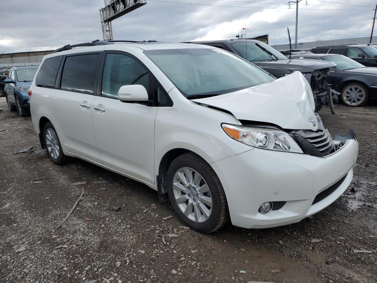 Photo 3 VIN: 5TDDK3DC4DS070007 - TOYOTA SIENNA 