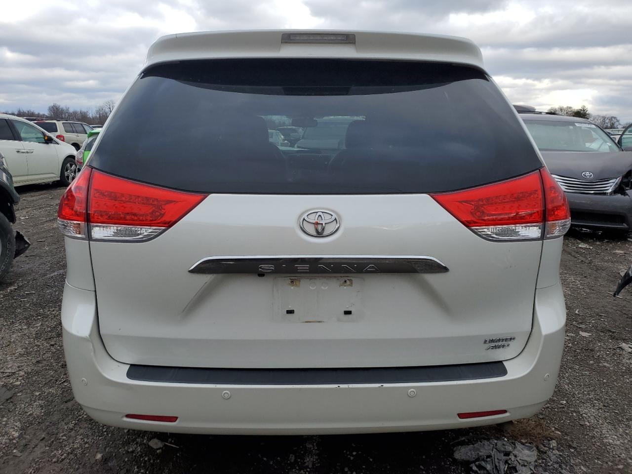 Photo 5 VIN: 5TDDK3DC4DS070007 - TOYOTA SIENNA 