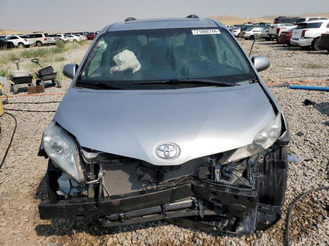 Photo 4 VIN: 5TDDK3DC4FS100688 - TOYOTA SIENNA XLE 