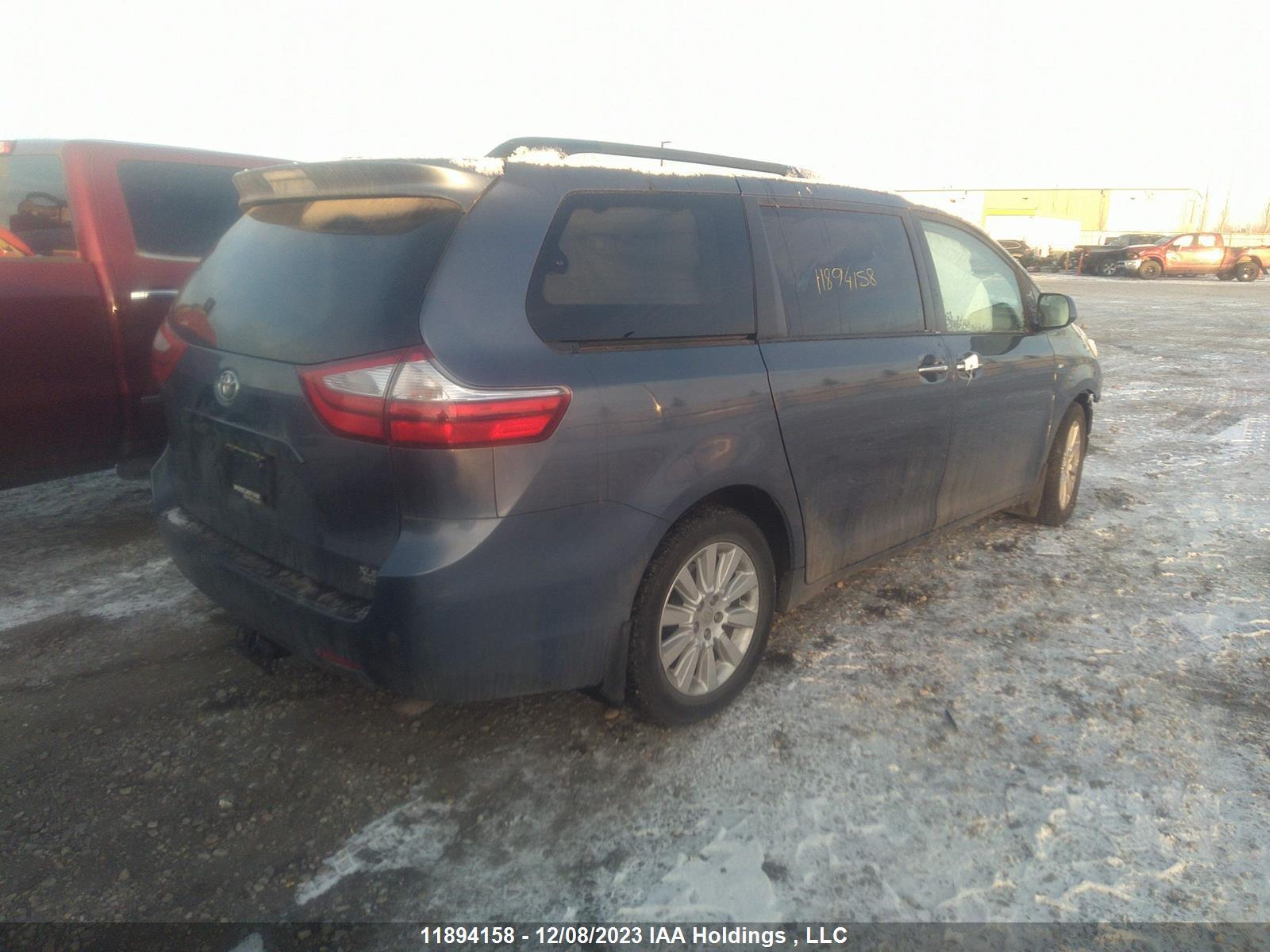 Photo 3 VIN: 5TDDK3DC4GS139802 - TOYOTA SIENNA 