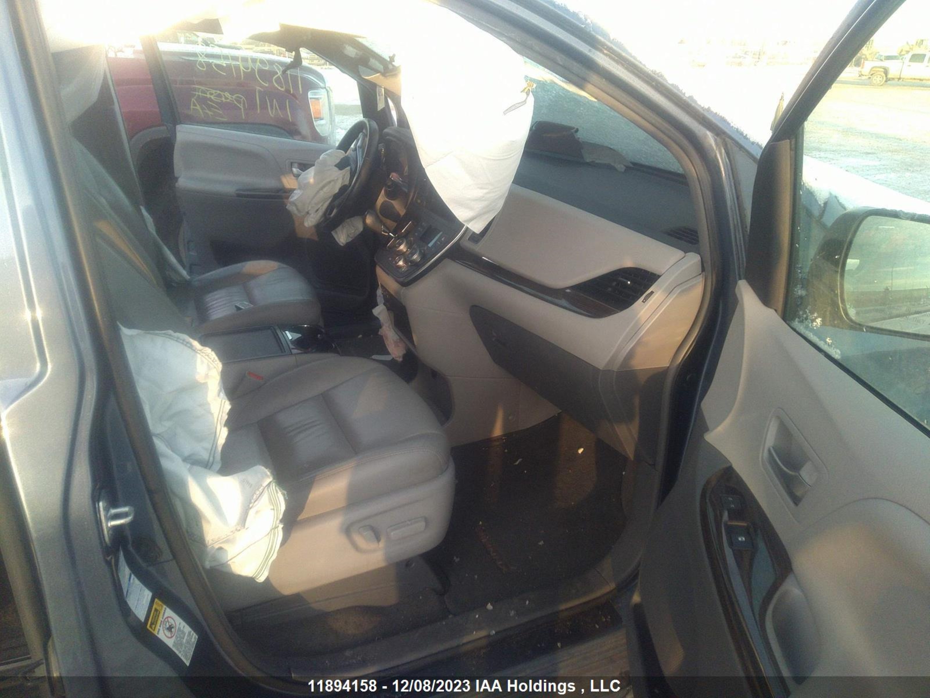 Photo 4 VIN: 5TDDK3DC4GS139802 - TOYOTA SIENNA 