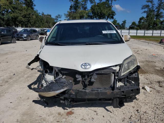 Photo 4 VIN: 5TDDK3DC4GS141341 - TOYOTA SIENNA XLE 