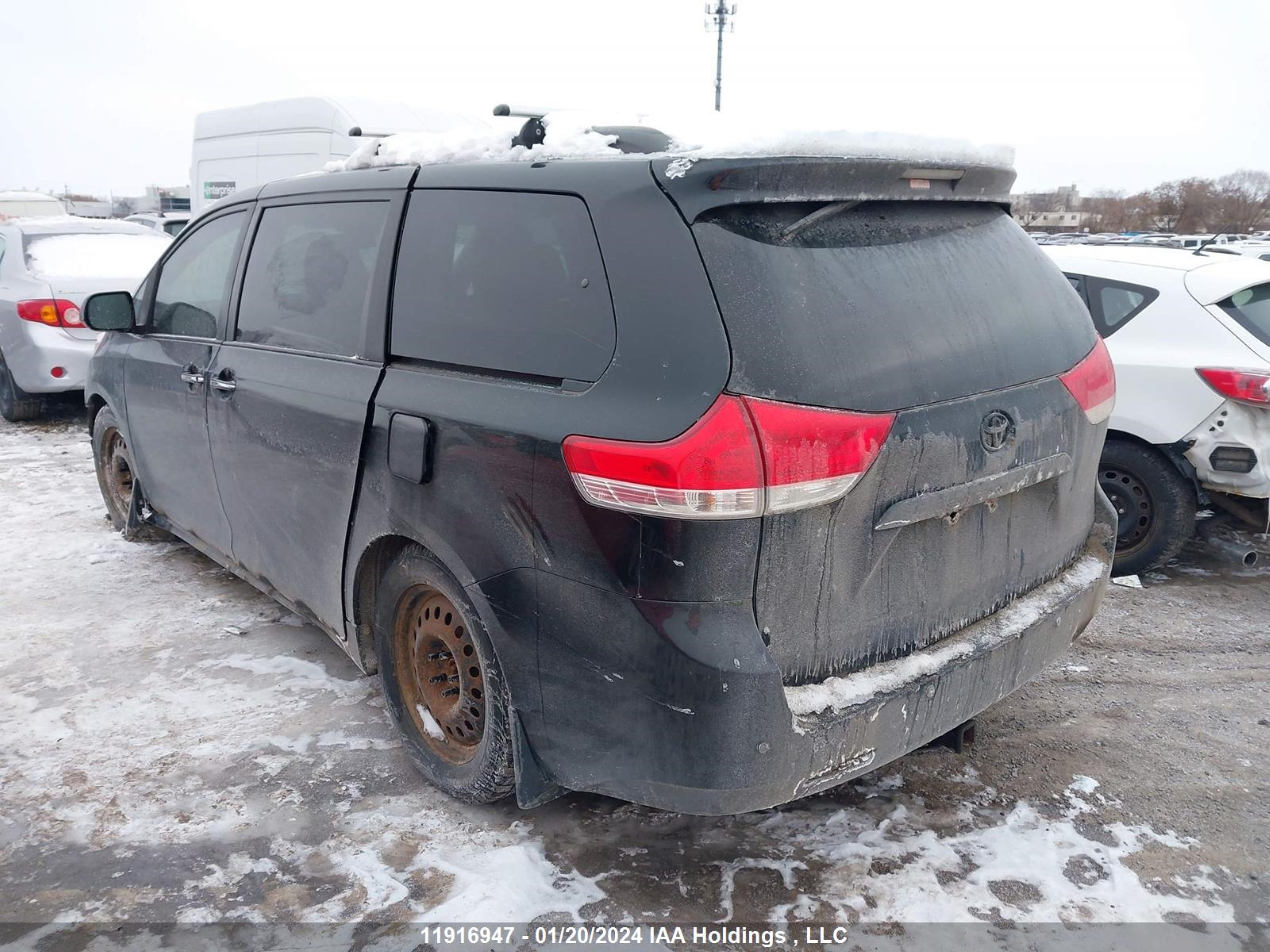 Photo 2 VIN: 5TDDK3DC5BS012839 - TOYOTA SIENNA 