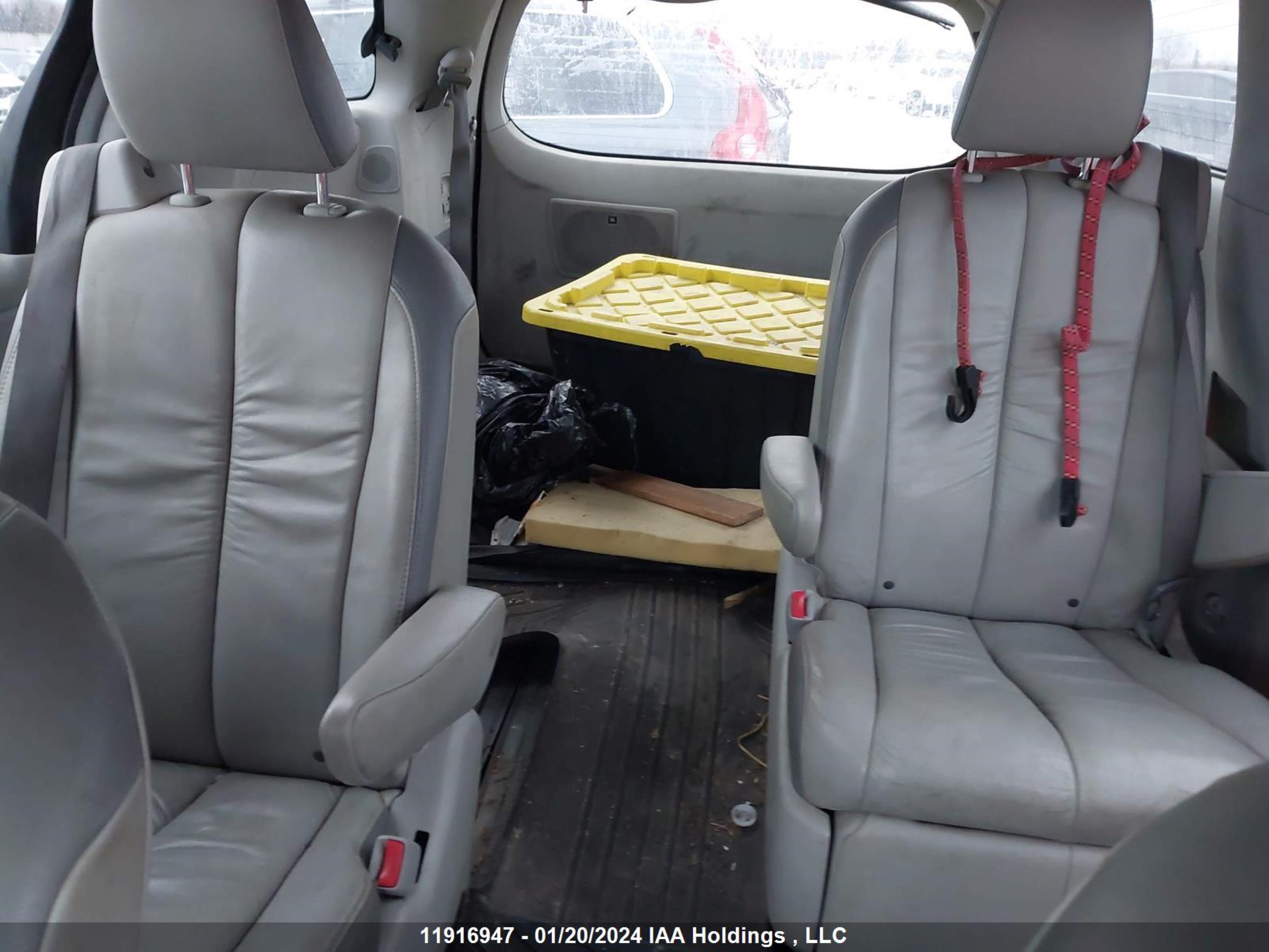 Photo 7 VIN: 5TDDK3DC5BS012839 - TOYOTA SIENNA 