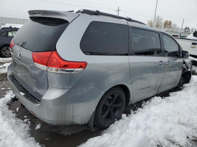 Photo 2 VIN: 5TDDK3DC5BS026126 - TOYOTA SIENNA XLE 