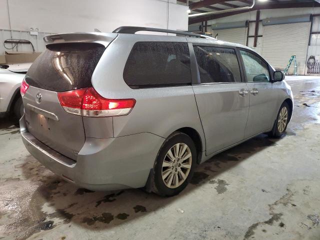 Photo 2 VIN: 5TDDK3DC5BS027275 - TOYOTA SIENNA XLE 