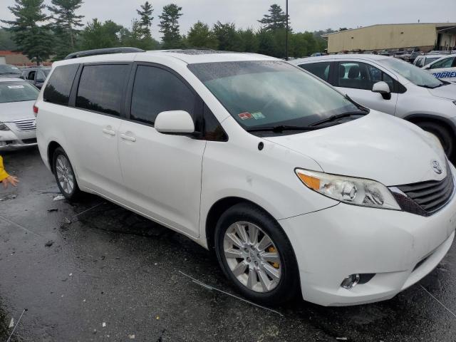 Photo 3 VIN: 5TDDK3DC5BS029057 - TOYOTA SIENNA XLE 