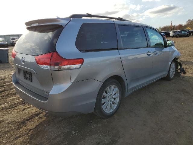 Photo 3 VIN: 5TDDK3DC5CS032123 - TOYOTA SIENNA XLE 