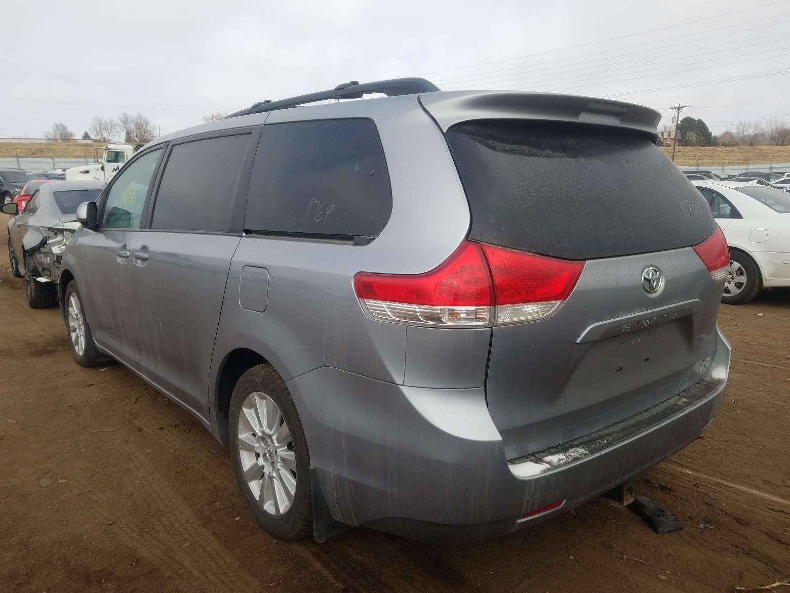 Photo 2 VIN: 5TDDK3DC5CS037337 - TOYOTA SIENNA XLE 