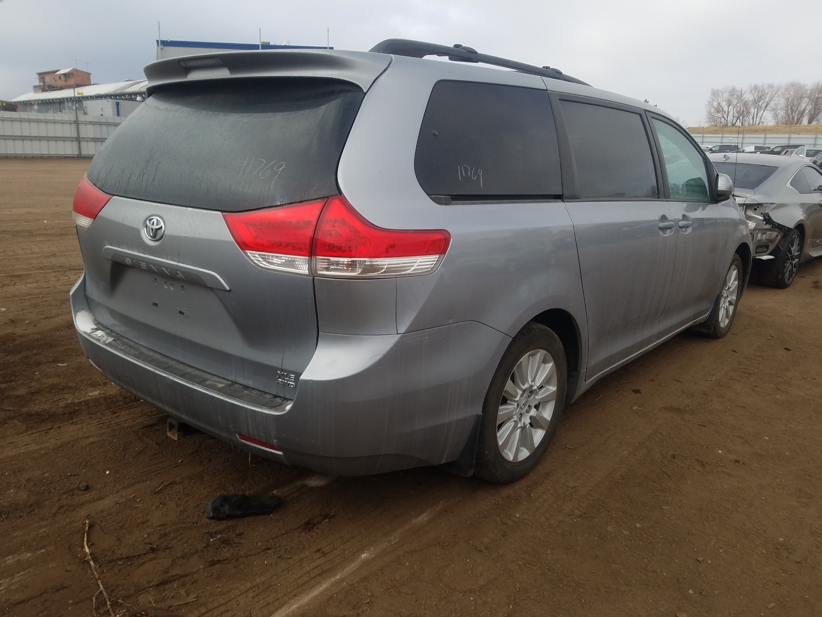 Photo 3 VIN: 5TDDK3DC5CS037337 - TOYOTA SIENNA XLE 