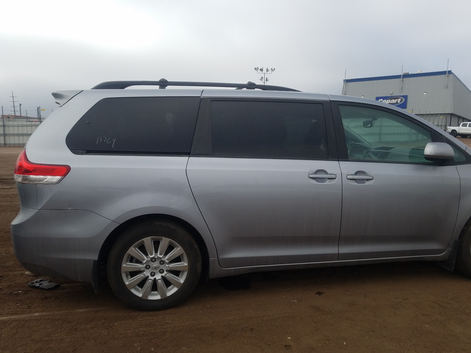 Photo 8 VIN: 5TDDK3DC5CS037337 - TOYOTA SIENNA XLE 