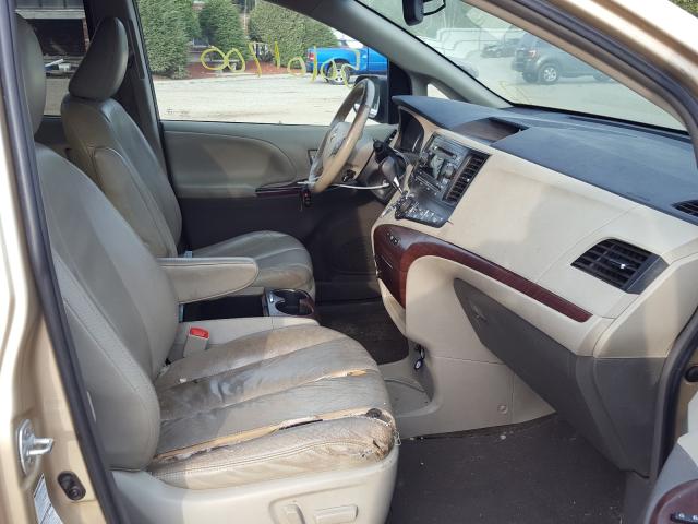 Photo 4 VIN: 5TDDK3DC5CS048452 - TOYOTA SIENNA XLE 