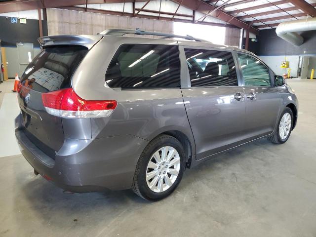 Photo 2 VIN: 5TDDK3DC5CS048743 - TOYOTA SIENNA XLE 