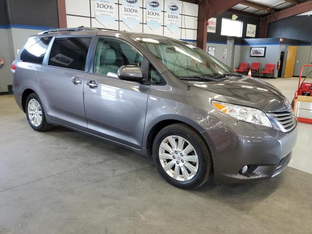 Photo 3 VIN: 5TDDK3DC5CS048743 - TOYOTA SIENNA XLE 