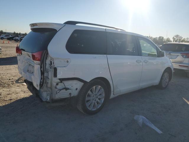 Photo 2 VIN: 5TDDK3DC5DS068167 - TOYOTA SIENNA XLE 