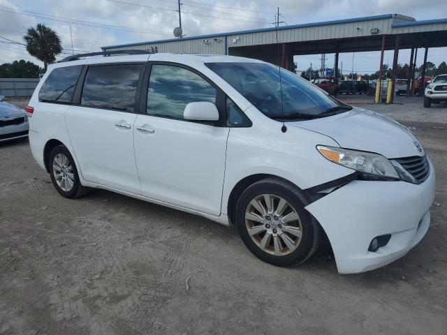 Photo 3 VIN: 5TDDK3DC5ES075704 - TOYOTA SIENNA XLE 