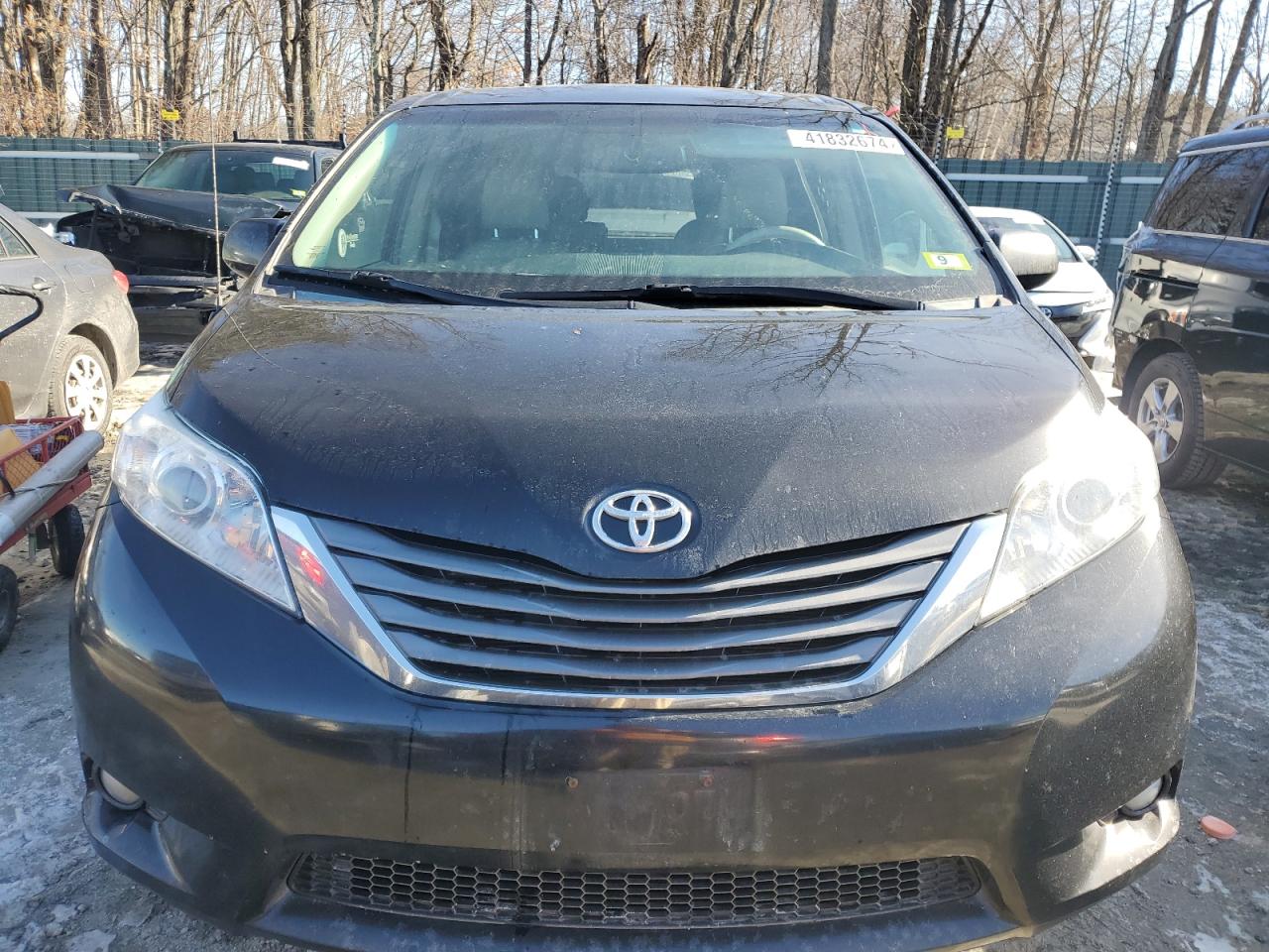 Photo 4 VIN: 5TDDK3DC5ES090591 - TOYOTA SIENNA 