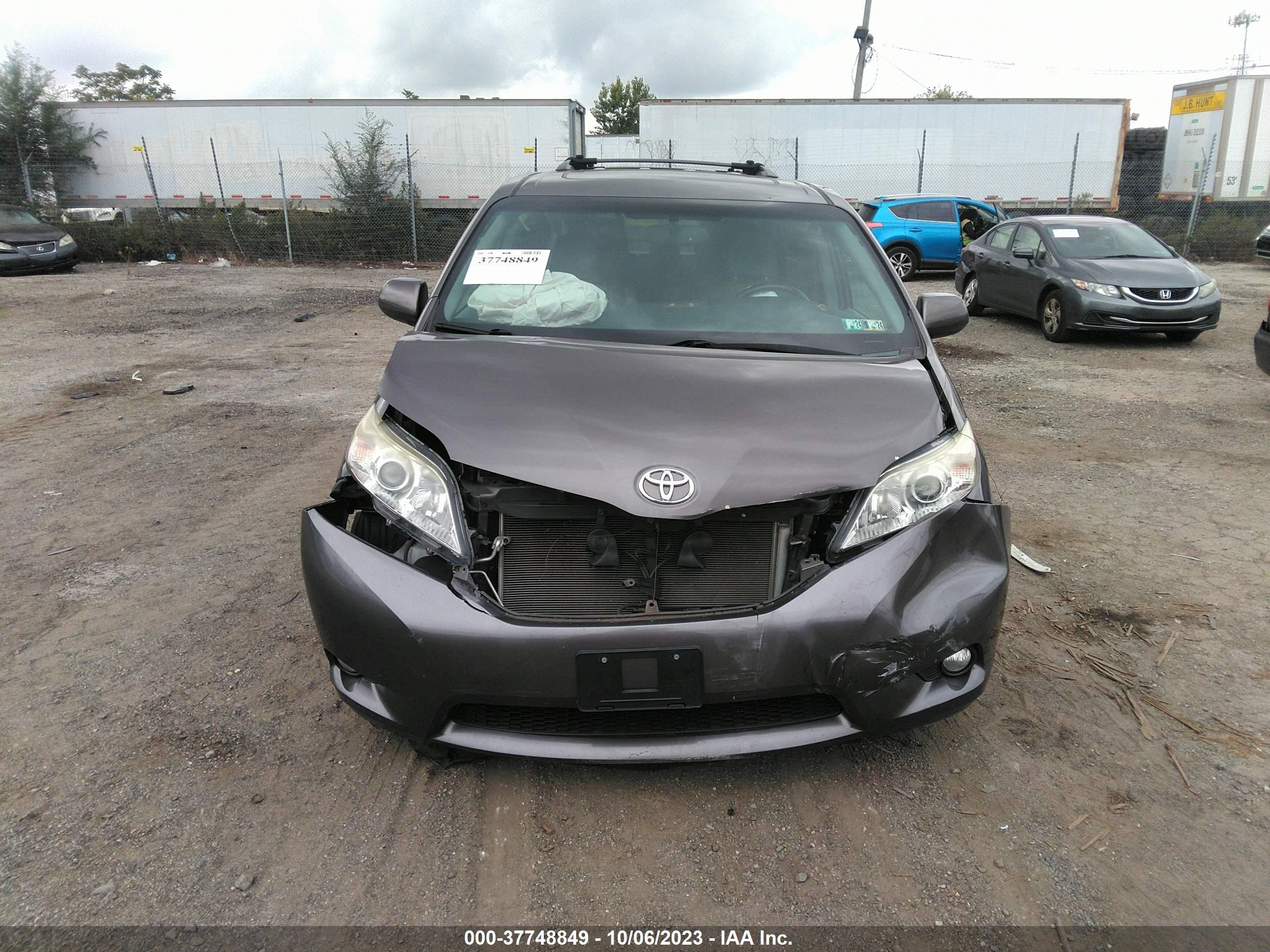 Photo 12 VIN: 5TDDK3DC5FS100201 - TOYOTA SIENNA 