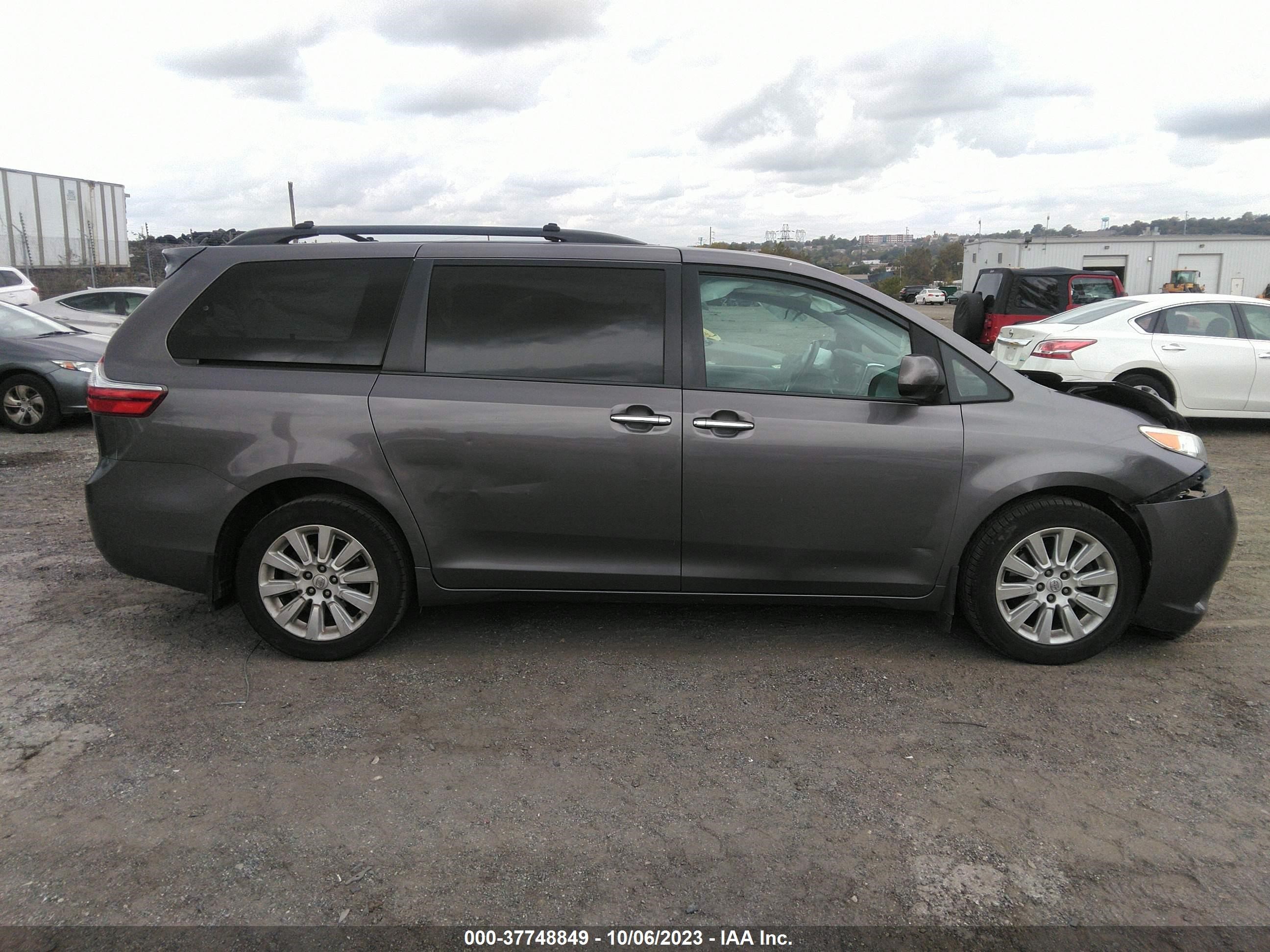 Photo 13 VIN: 5TDDK3DC5FS100201 - TOYOTA SIENNA 