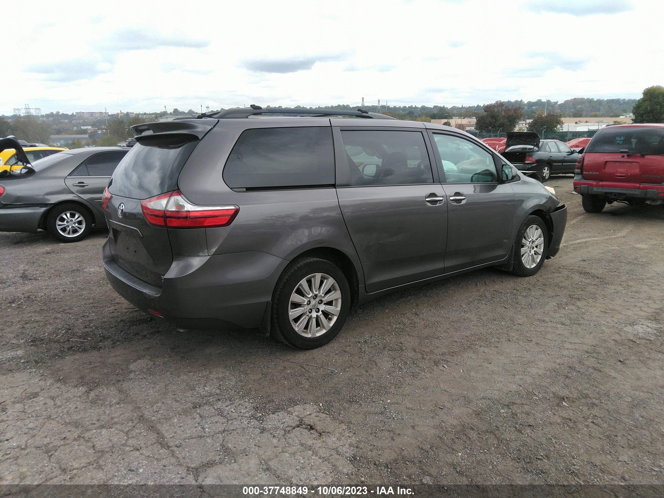 Photo 3 VIN: 5TDDK3DC5FS100201 - TOYOTA SIENNA 