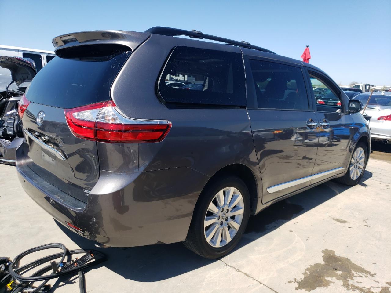 Photo 2 VIN: 5TDDK3DC5FS116995 - TOYOTA SIENNA 