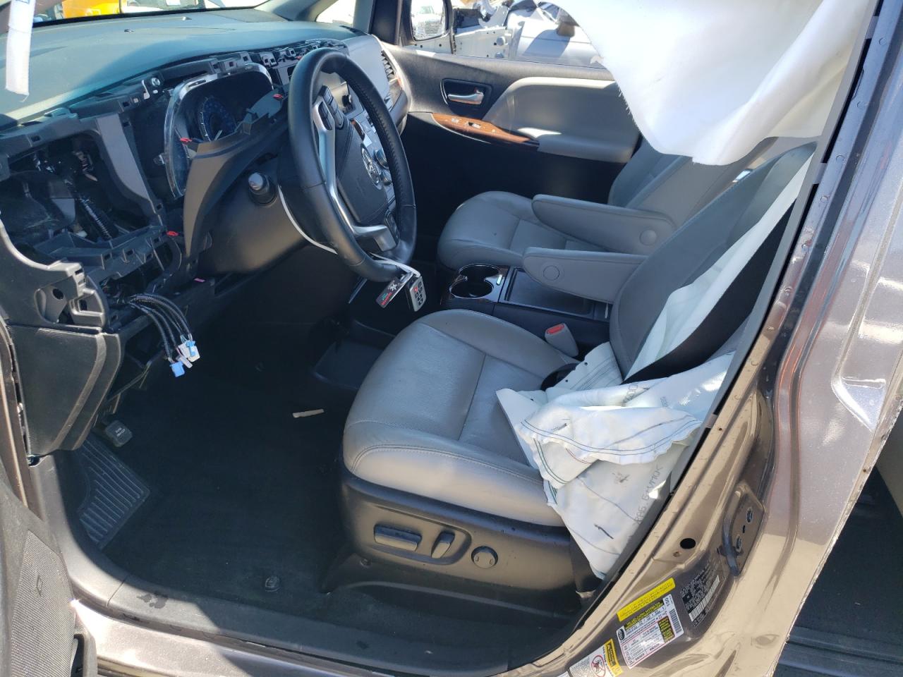 Photo 6 VIN: 5TDDK3DC5FS116995 - TOYOTA SIENNA 