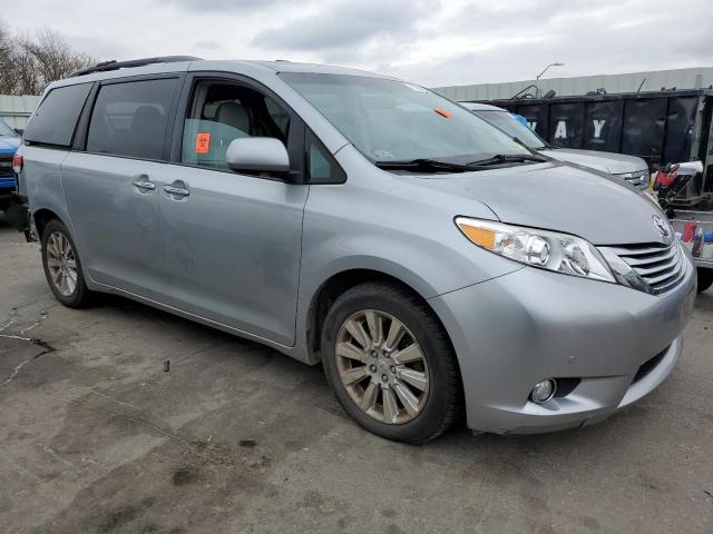 Photo 3 VIN: 5TDDK3DC6BS004958 - TOYOTA SIENNA XLE 