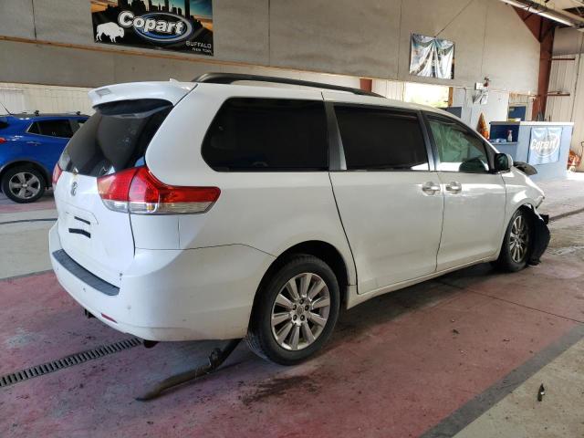 Photo 2 VIN: 5TDDK3DC6BS015054 - TOYOTA SIENNA XLE 