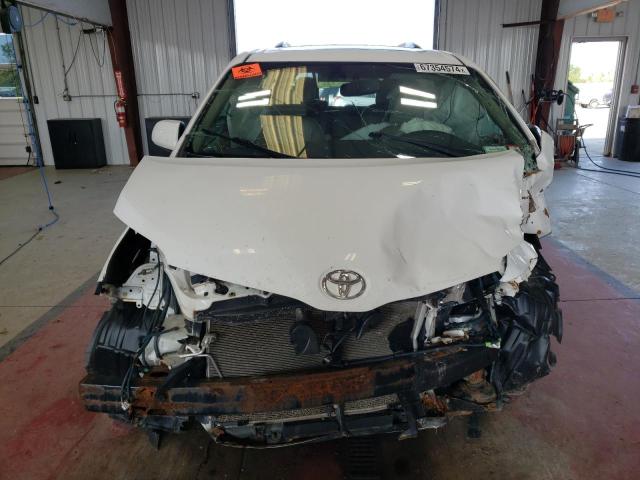 Photo 4 VIN: 5TDDK3DC6BS015054 - TOYOTA SIENNA XLE 