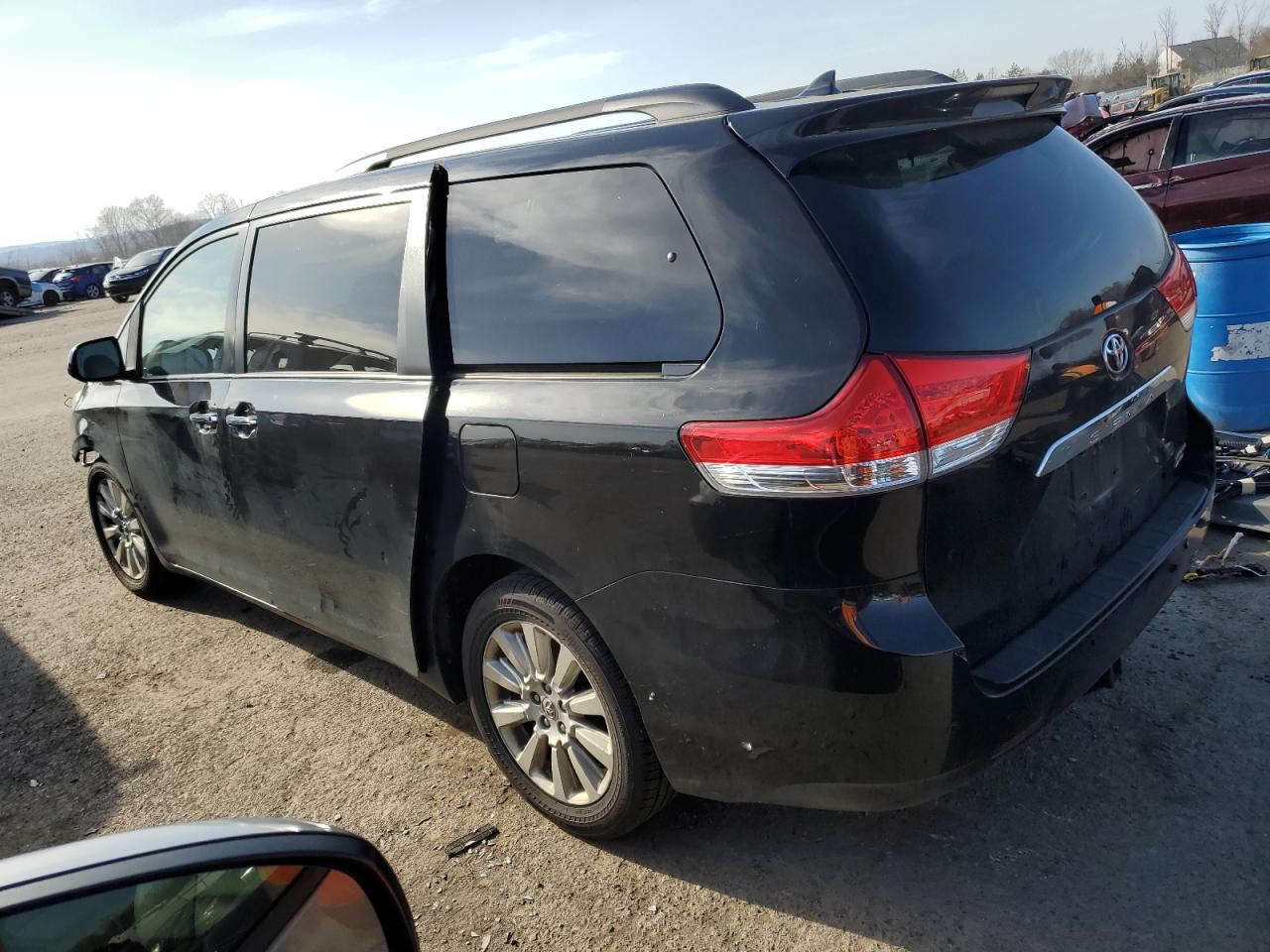 Photo 1 VIN: 5TDDK3DC6BS028600 - TOYOTA SIENNA 