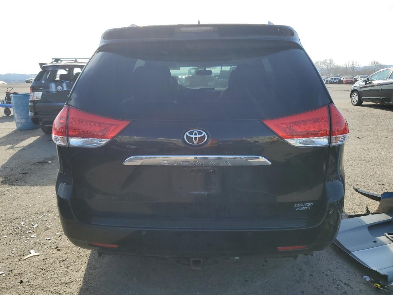 Photo 5 VIN: 5TDDK3DC6BS028600 - TOYOTA SIENNA 