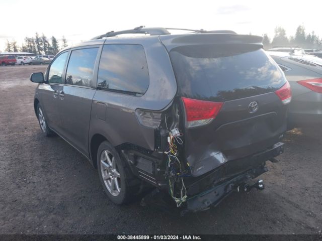 Photo 2 VIN: 5TDDK3DC6BS030069 - TOYOTA SIENNA 