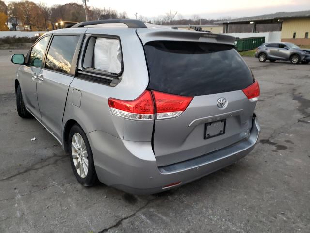 Photo 2 VIN: 5TDDK3DC6CS047696 - TOYOTA SIENNA XLE 