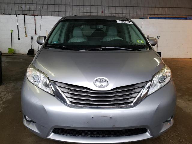 Photo 4 VIN: 5TDDK3DC6CS048329 - TOYOTA SIENNA XLE 