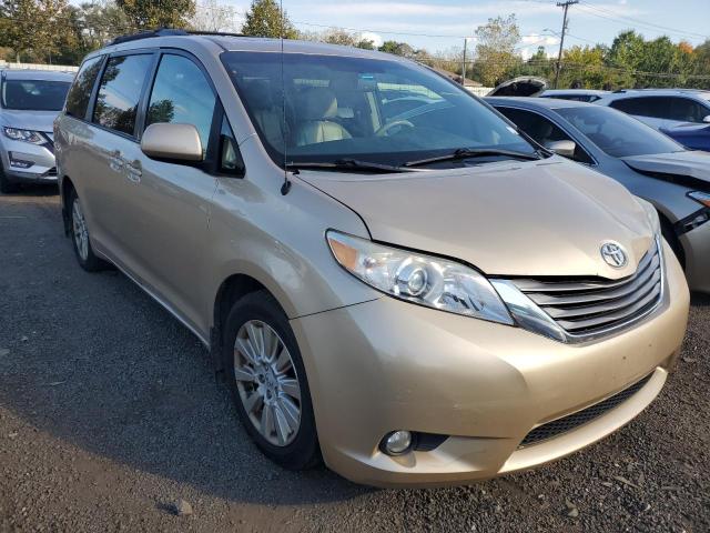 Photo 3 VIN: 5TDDK3DC6CS048525 - TOYOTA SIENNA XLE 