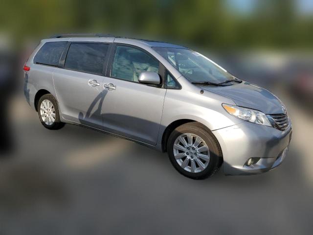 Photo 3 VIN: 5TDDK3DC6CS048640 - TOYOTA SIENNA XLE 