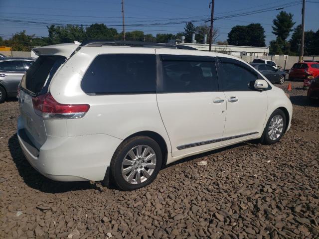 Photo 2 VIN: 5TDDK3DC6DS051071 - TOYOTA SIENNA XLE 