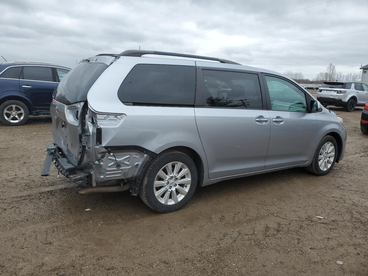 Photo 2 VIN: 5TDDK3DC6DS051653 - TOYOTA SIENNA 