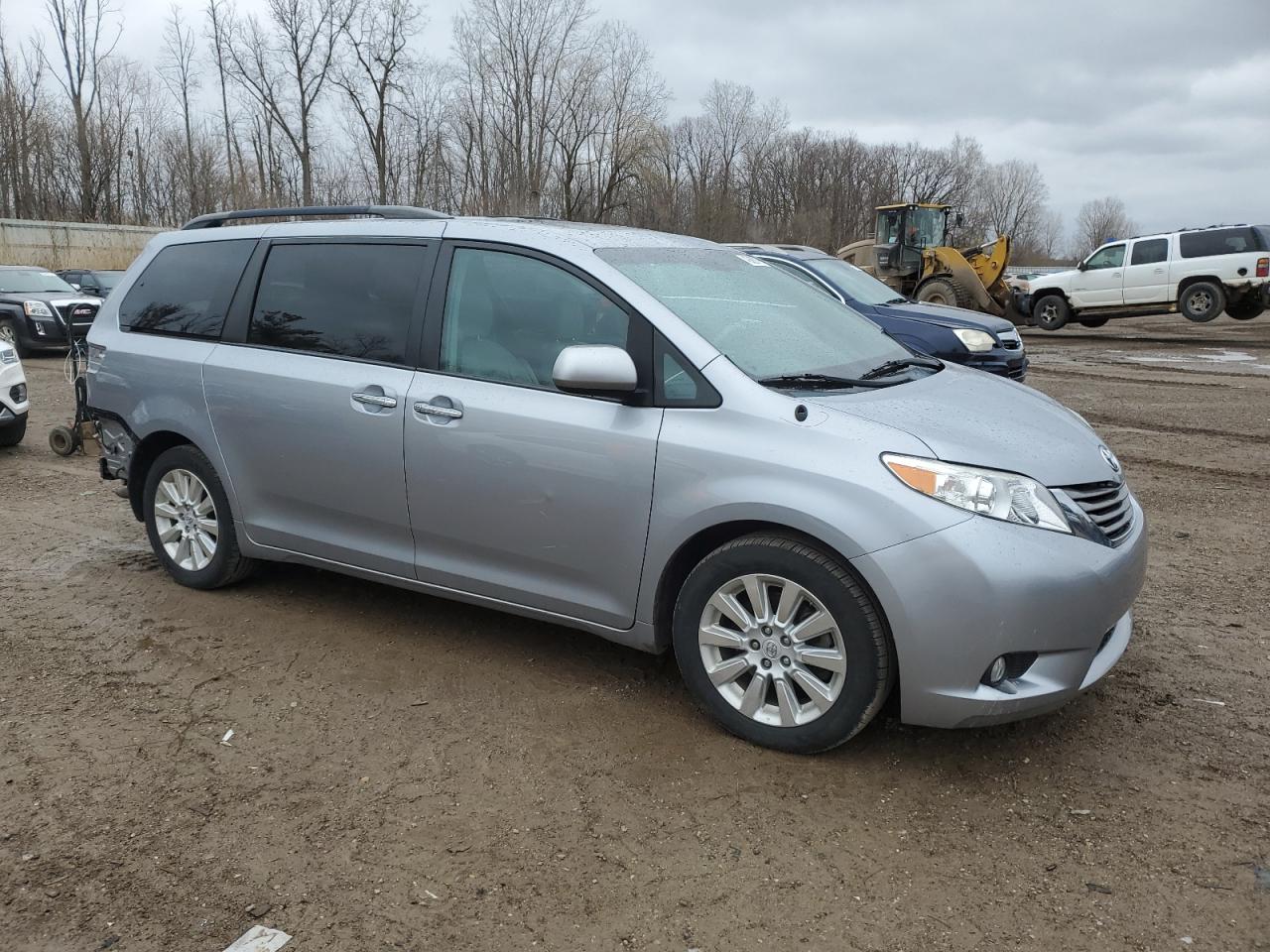 Photo 3 VIN: 5TDDK3DC6DS051653 - TOYOTA SIENNA 