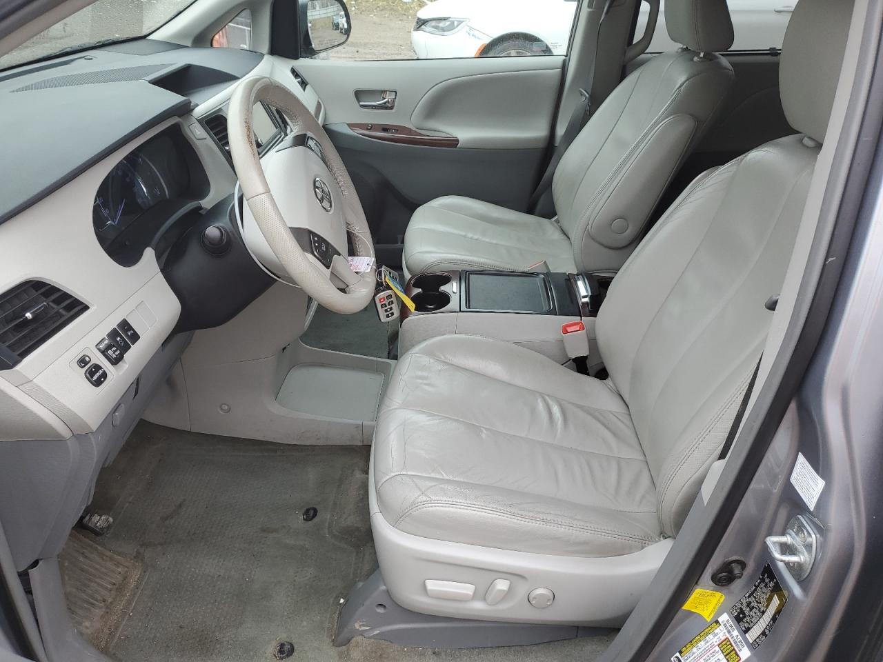 Photo 6 VIN: 5TDDK3DC6DS051653 - TOYOTA SIENNA 