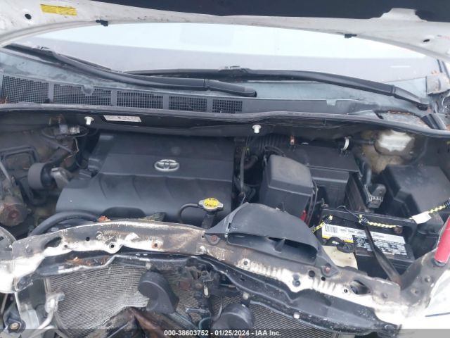 Photo 9 VIN: 5TDDK3DC6DS058814 - TOYOTA SIENNA 