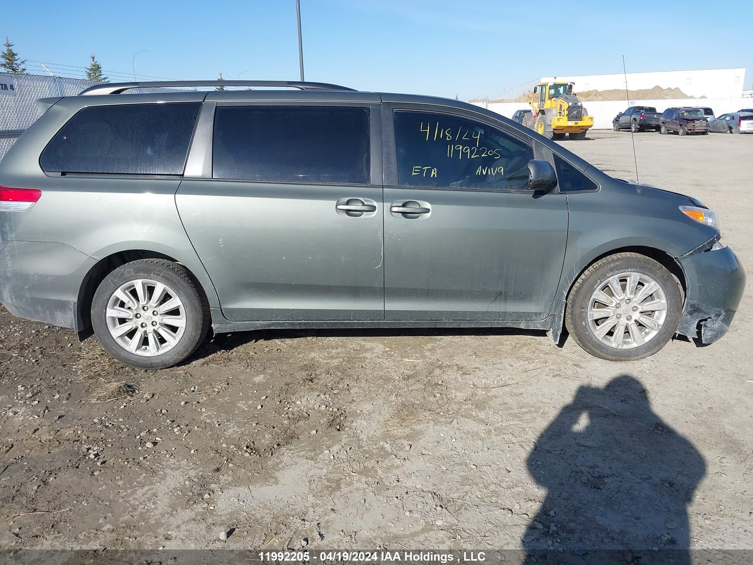 Photo 12 VIN: 5TDDK3DC6DS059333 - TOYOTA SIENNA 