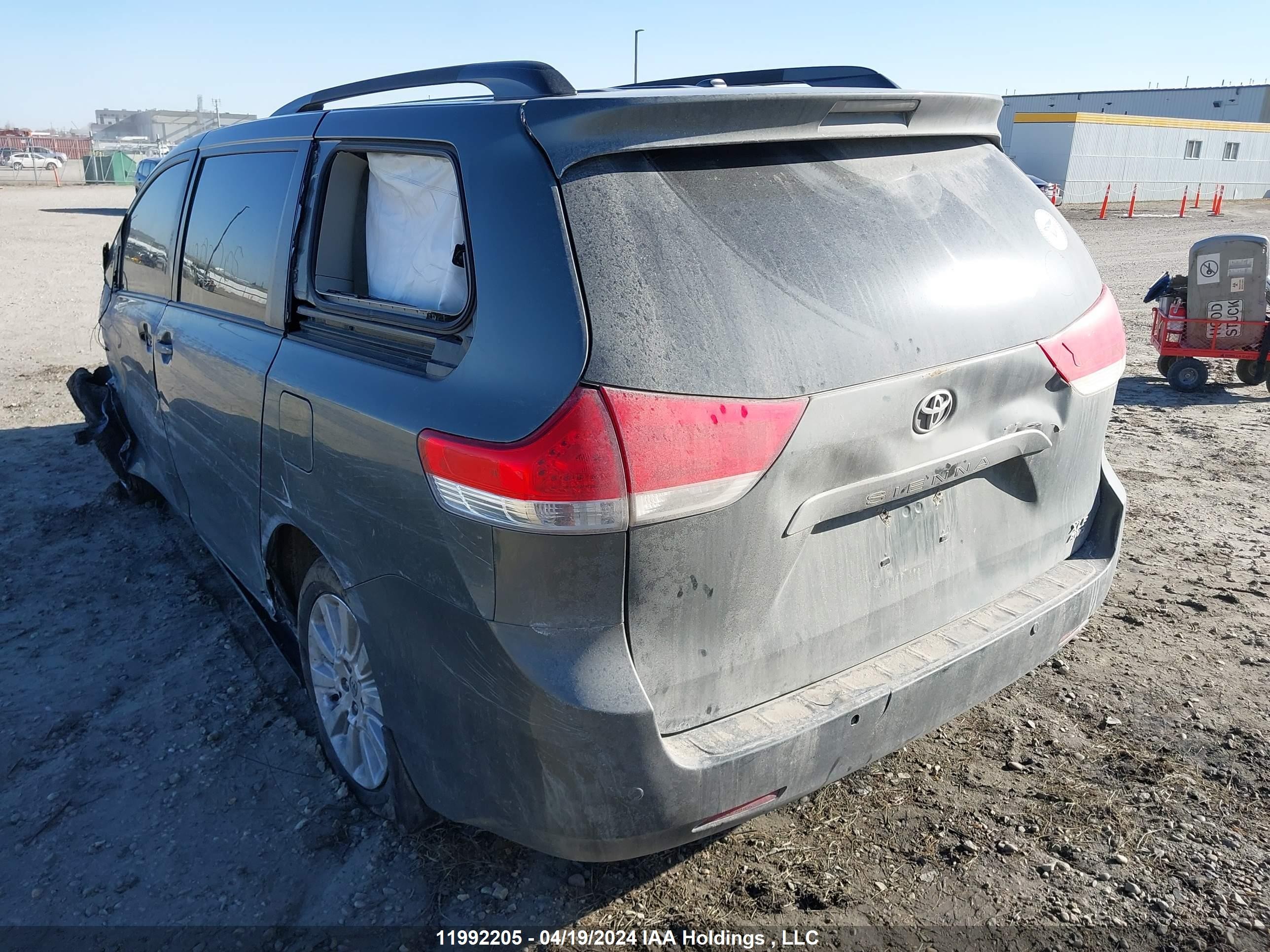 Photo 2 VIN: 5TDDK3DC6DS059333 - TOYOTA SIENNA 