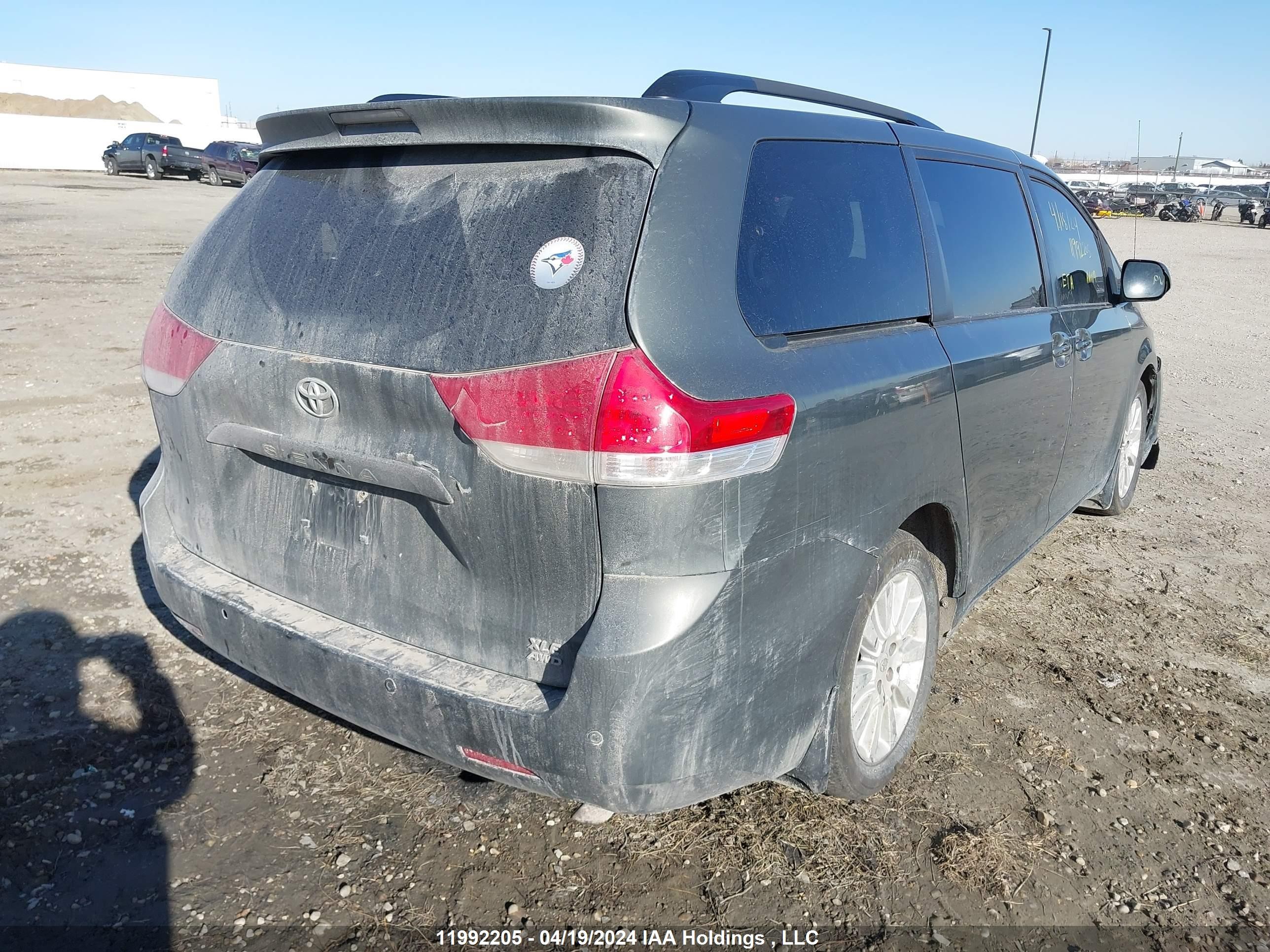 Photo 3 VIN: 5TDDK3DC6DS059333 - TOYOTA SIENNA 