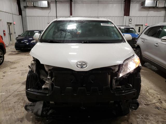 Photo 4 VIN: 5TDDK3DC6GS135847 - TOYOTA SIENNA XLE 