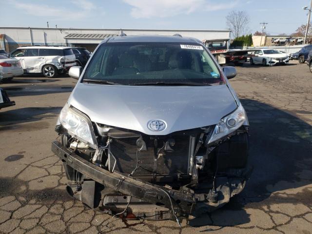 Photo 4 VIN: 5TDDK3DC6GS136464 - TOYOTA SIENNA XLE 