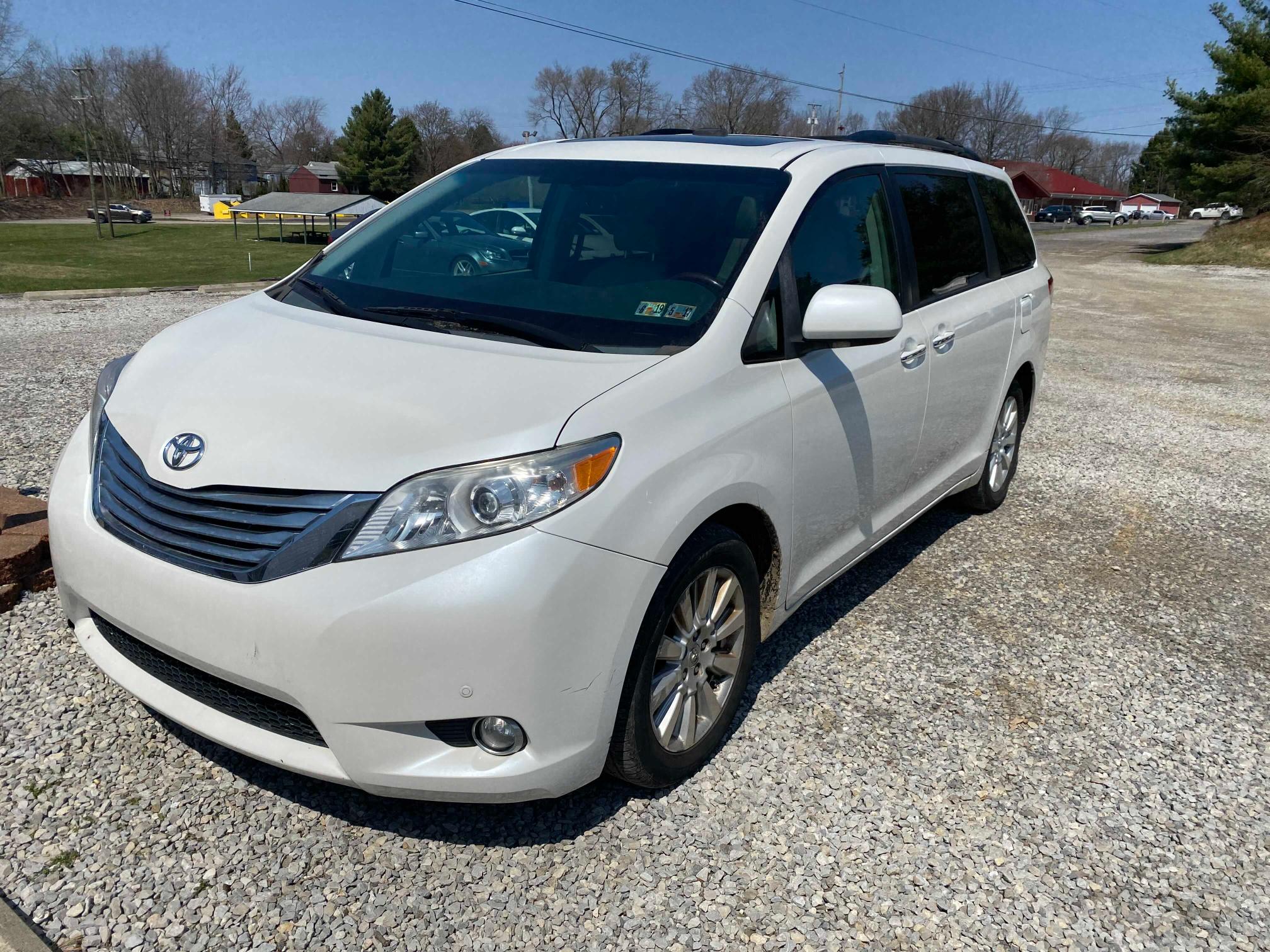 Photo 1 VIN: 5TDDK3DC7BS001342 - TOYOTA SIENNA 