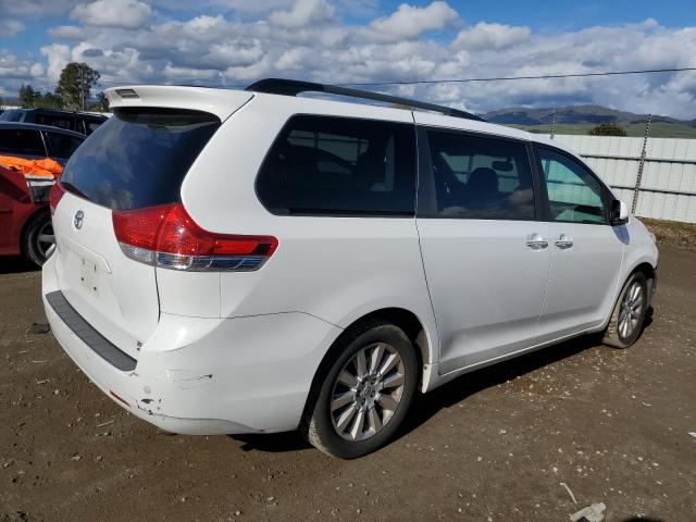 Photo 2 VIN: 5TDDK3DC7BS002751 - TOYOTA SIENNA XLE 